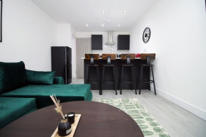 New Cardiff Bloc Exclusive Apartments By Prime Stays - Shops and Parking - Great for Groups and Families
